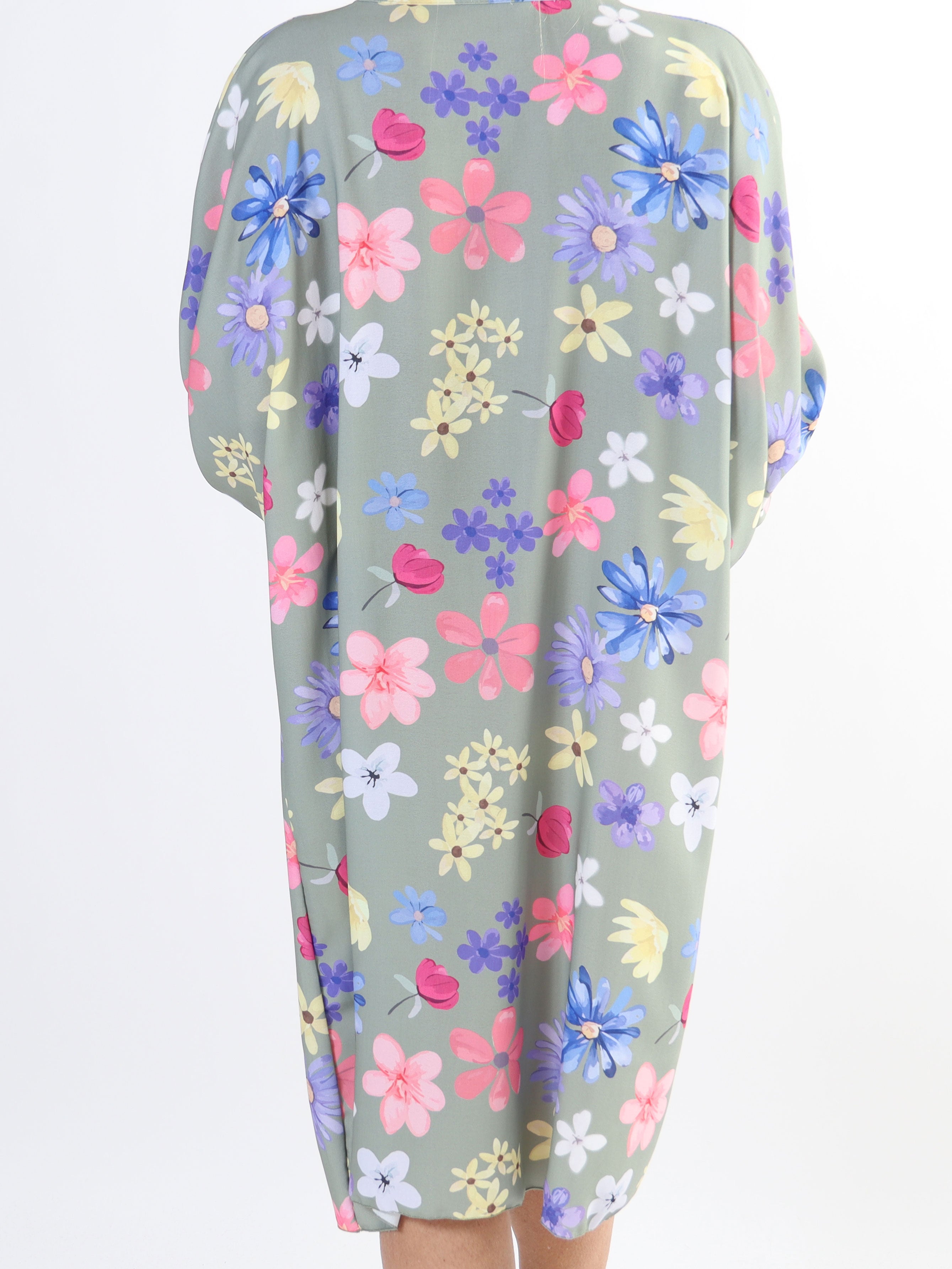 Sabina - Löst sittande klänning med blommönster i plusstorlek